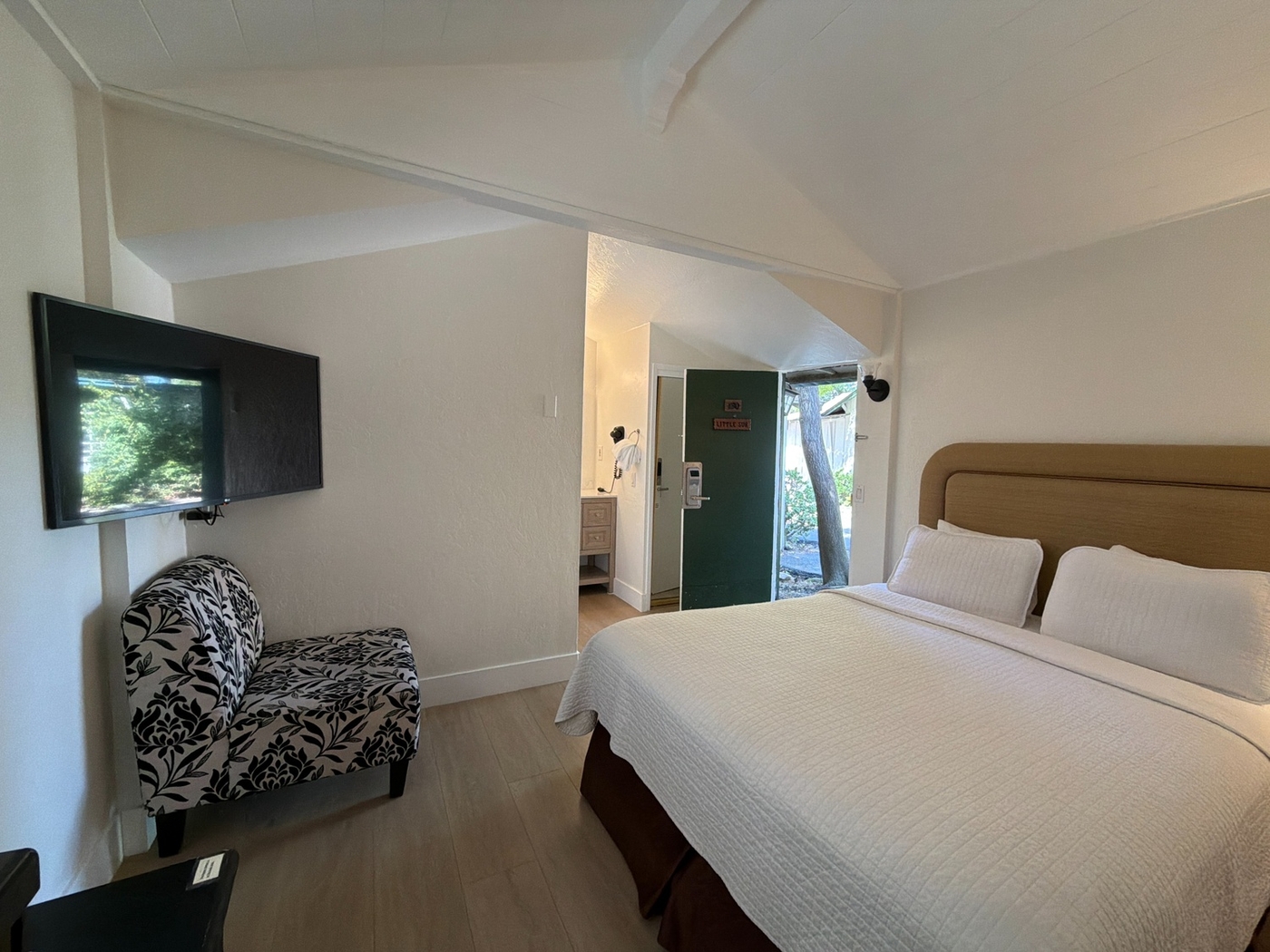 Cozy Queen Room