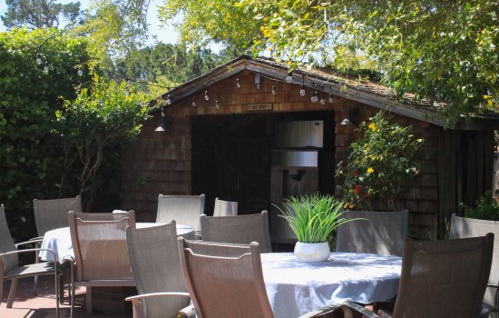 Carmel Resort Inn - Barbeque Area at Carmel Resort Inn