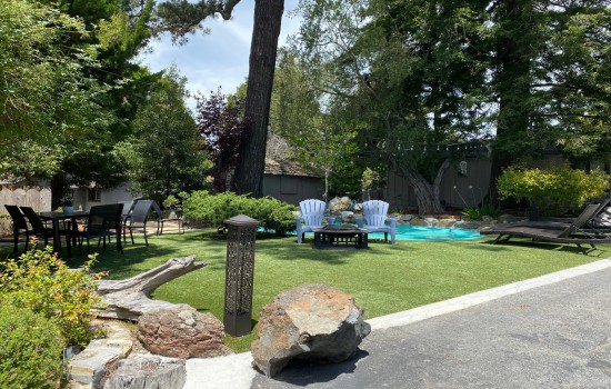 Carmel Resort Inn - Outdoor Pool Area